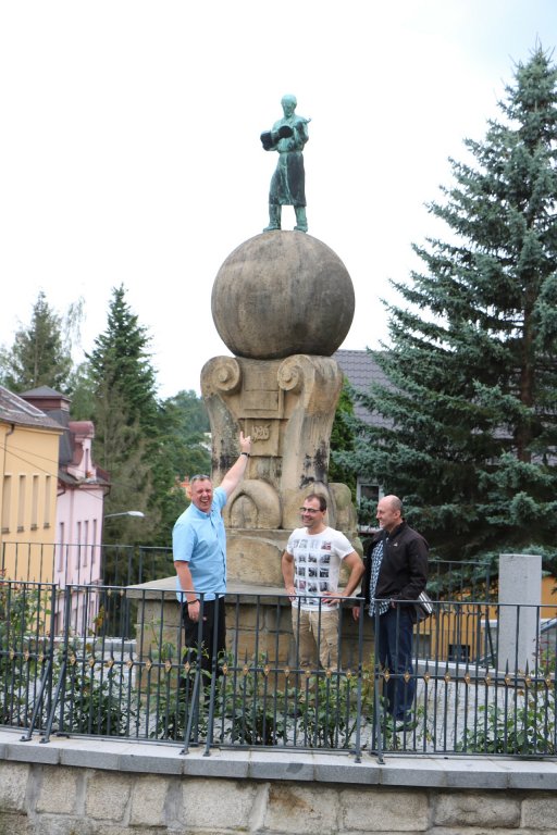 Geigenbauerdenkmal in Schönbach/Luby