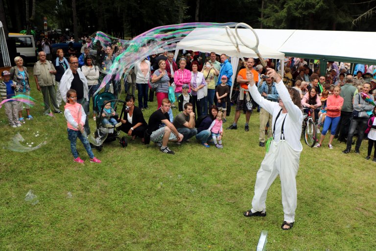 Unterhaltung beim Grenzfest